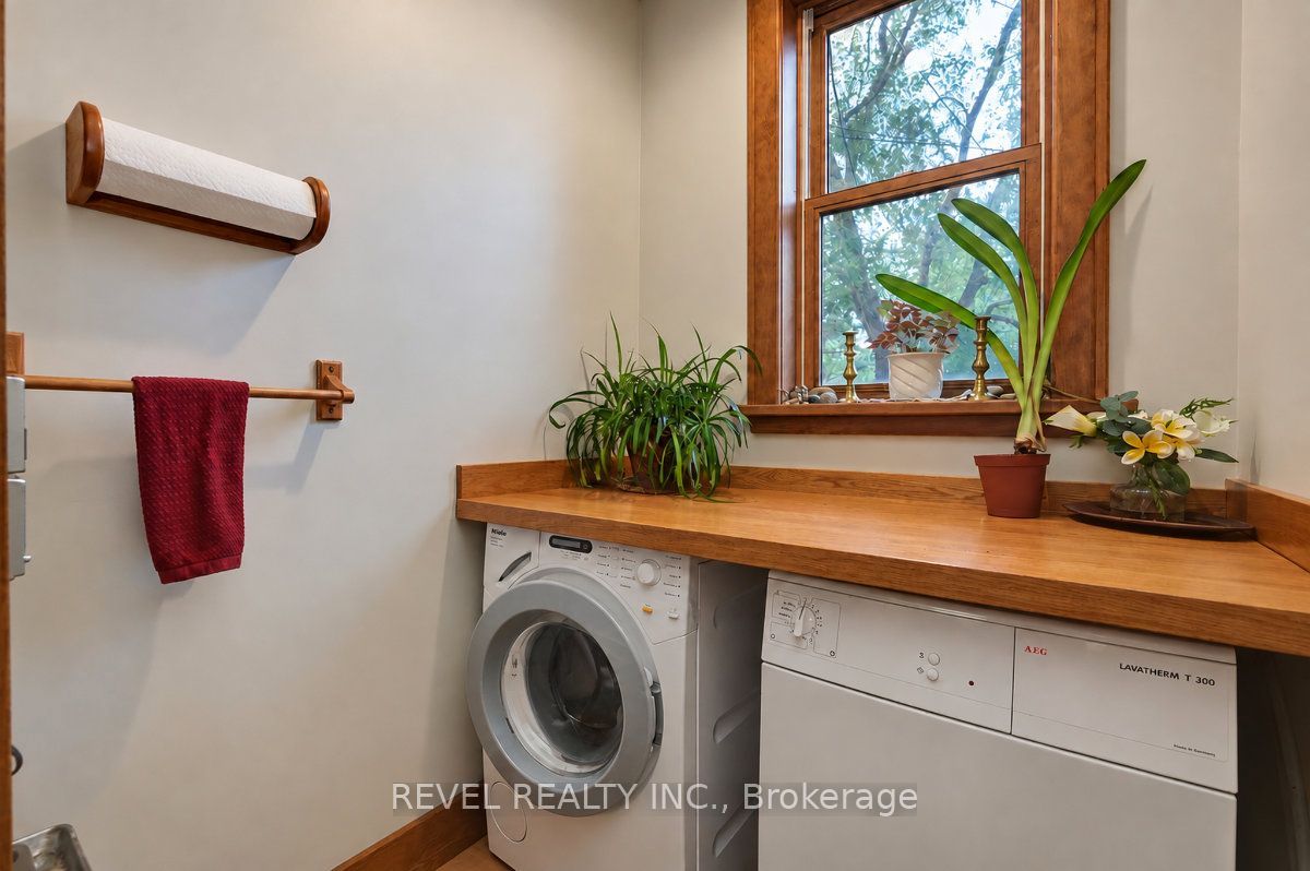 204 Clemow Avenue Property Photo 23