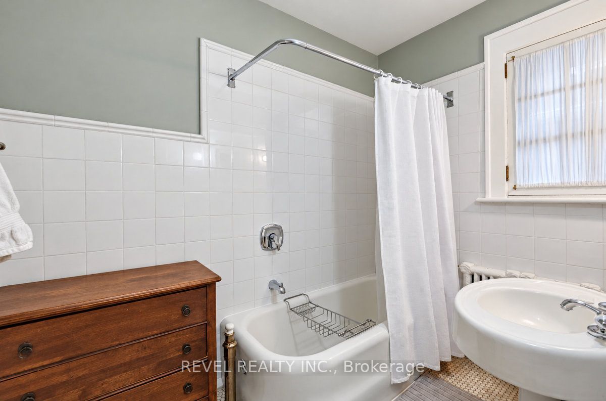 204 Clemow Avenue Property Photo 36