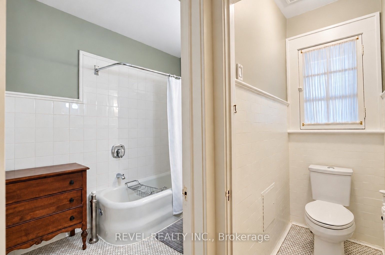 204 Clemow Avenue Property Photo 37
