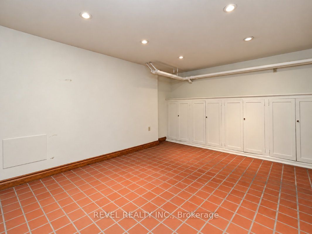 204 Clemow Avenue Property Photo 42