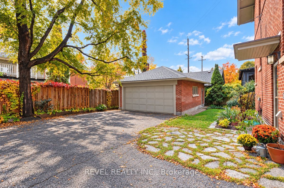 204 Clemow Avenue Property Photo 43