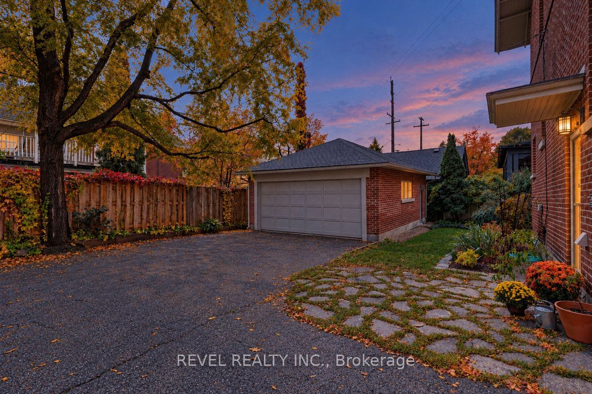 204 Clemow Avenue Property Photo 44