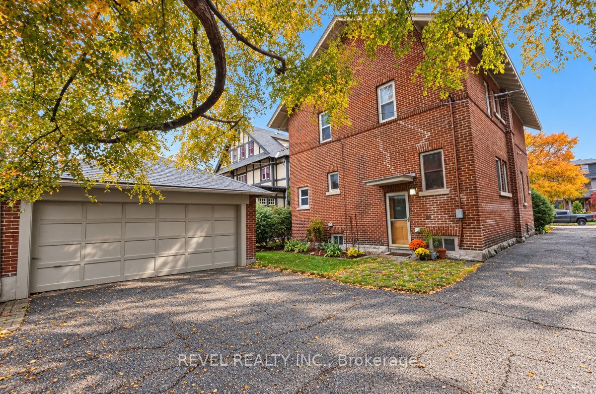 204 Clemow Avenue Property Photo 45