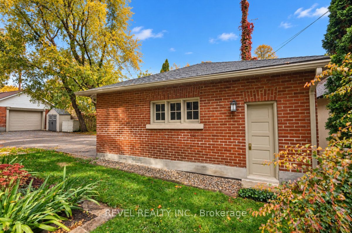 204 Clemow Avenue Property Photo 47