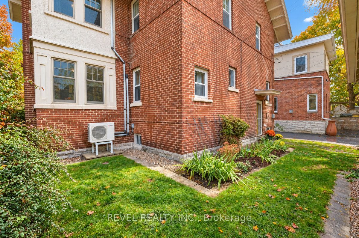 204 Clemow Avenue Property Photo 49