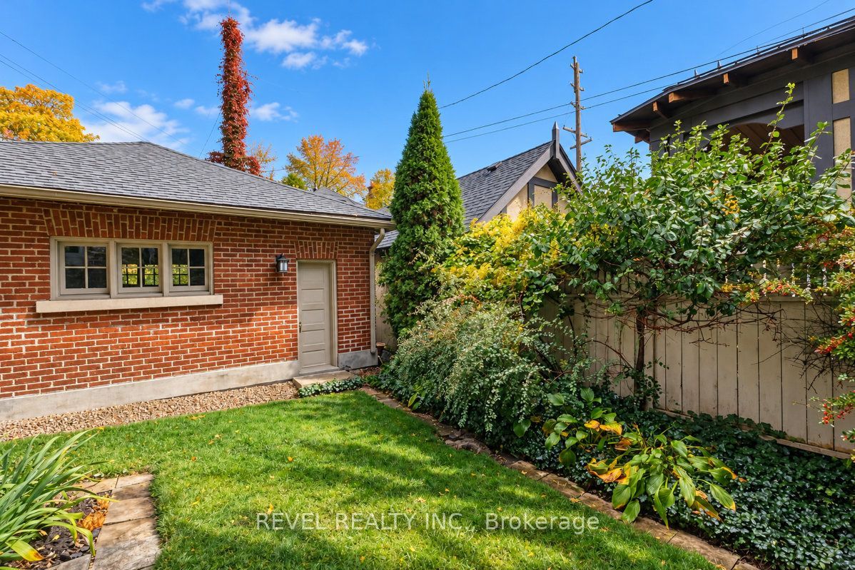 204 Clemow Avenue Property Photo 50