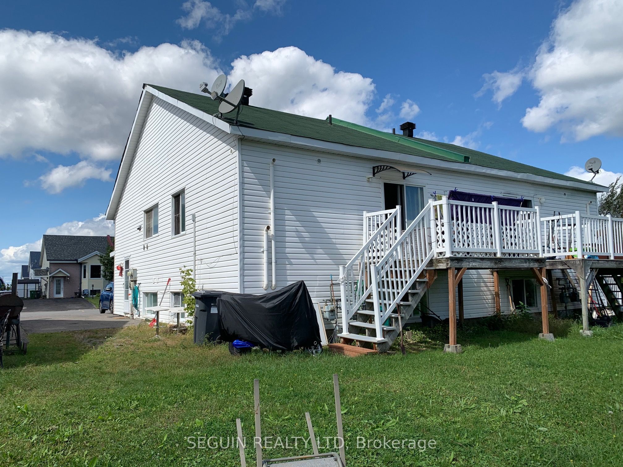 613-1 / 613-2 Paul Crescent Property Photo 2