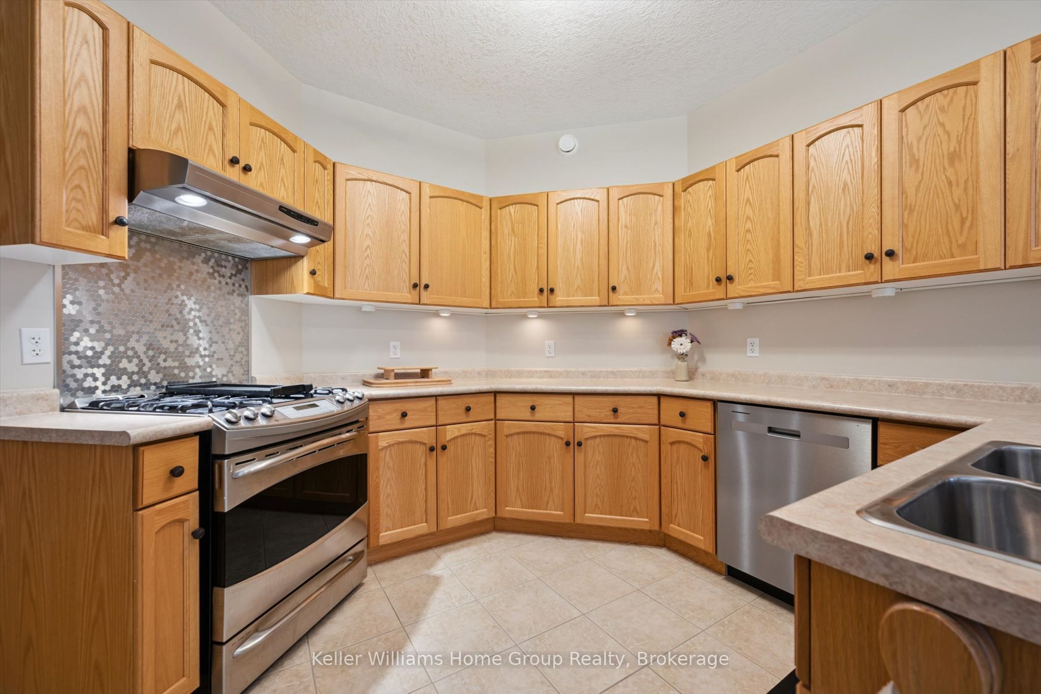 86 York Street E Property Photo 17