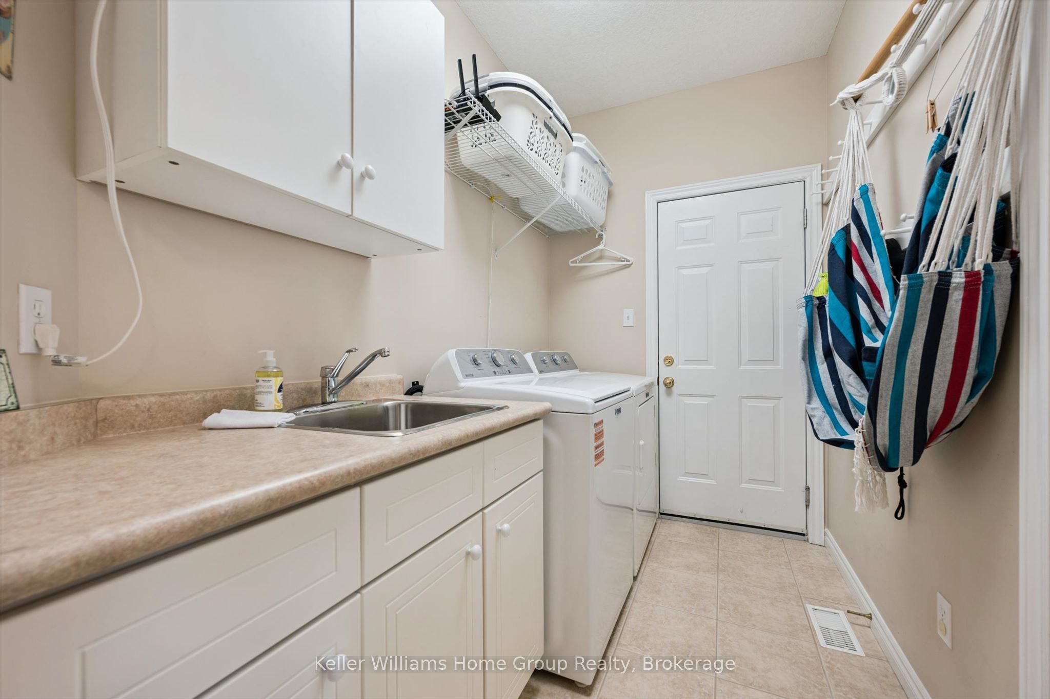 86 York Street E Property Photo 24
