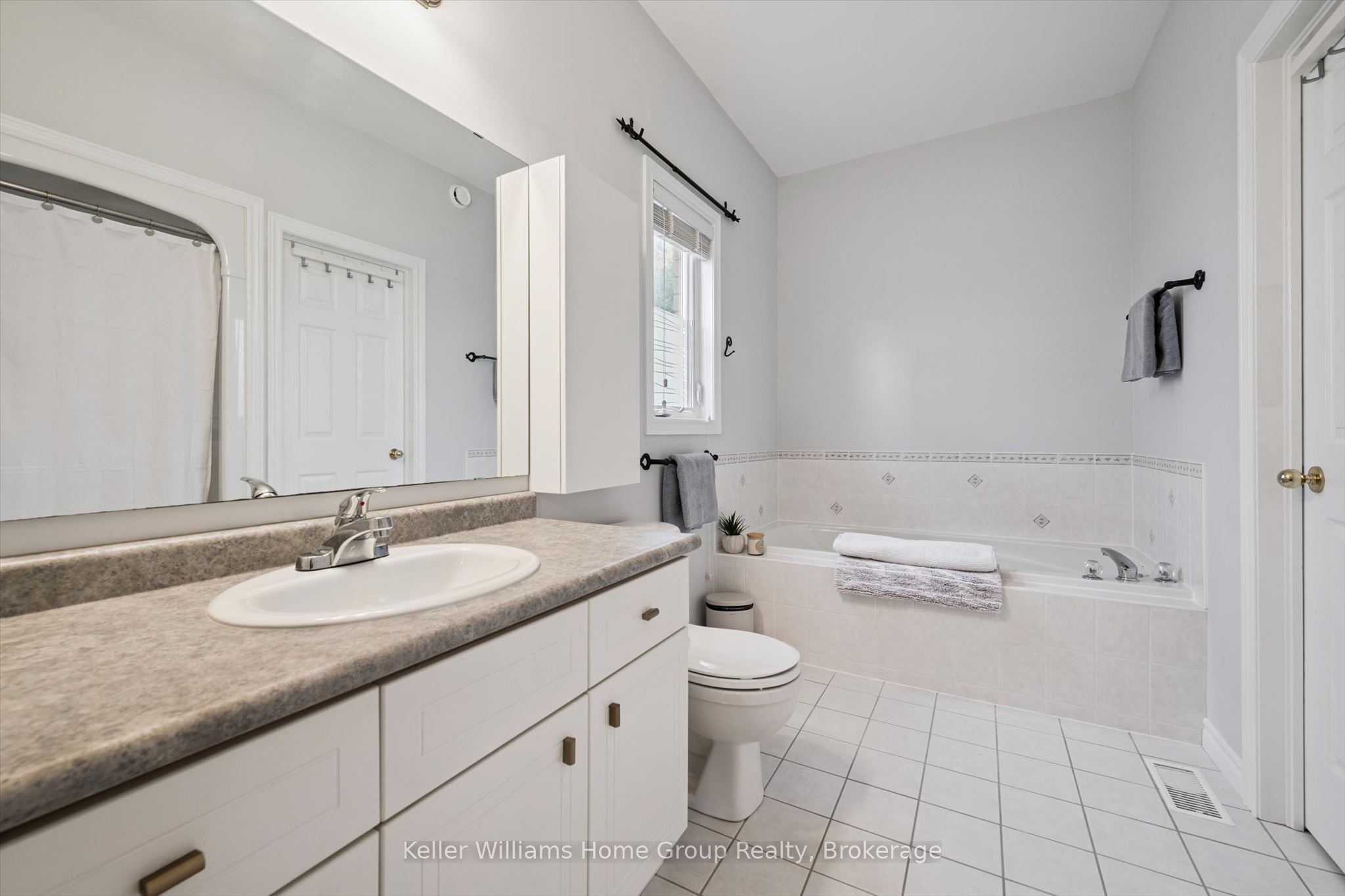 86 York Street E Property Photo 28