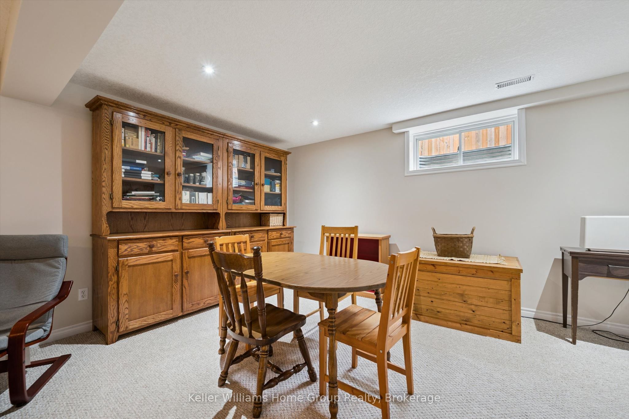 86 York Street E Property Photo 37