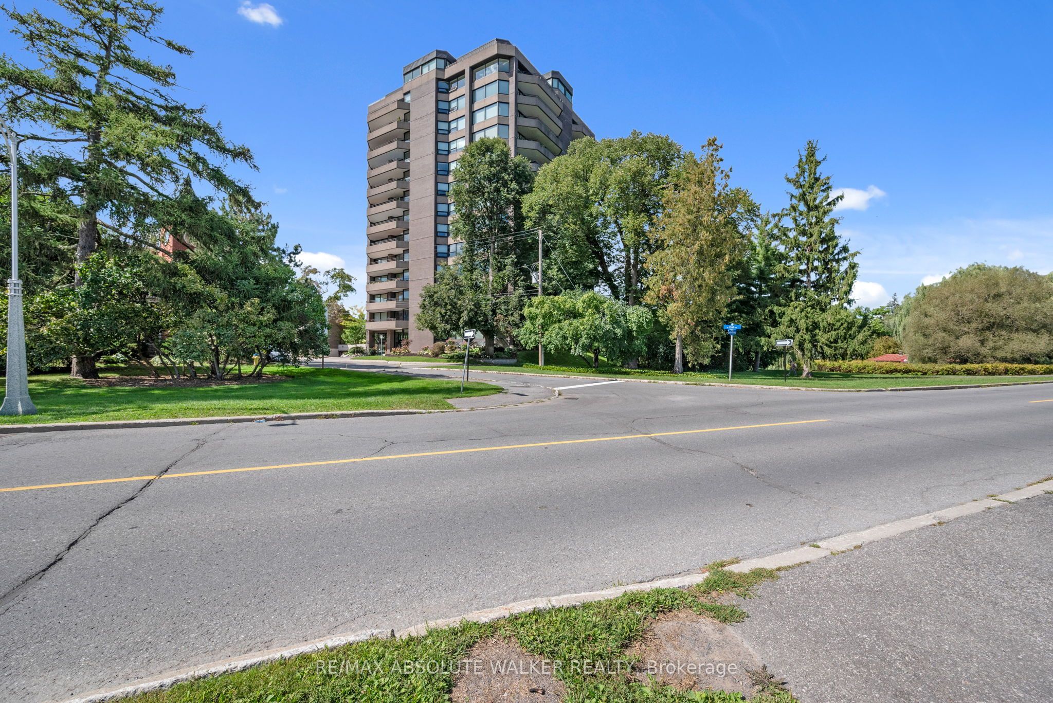 300 Queen Elizabeth Drive 9b Property Photo 6