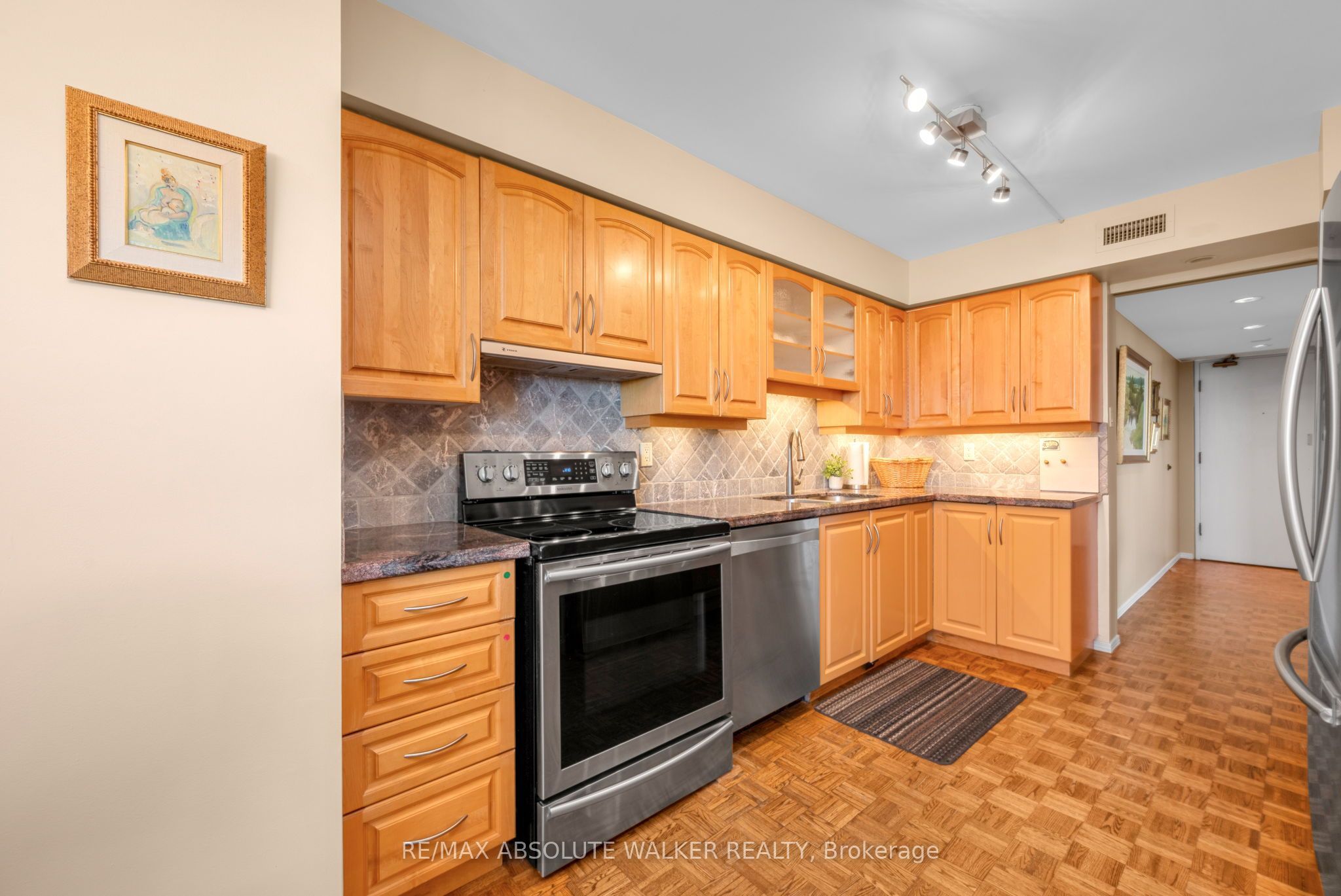 300 Queen Elizabeth Drive 9b Property Photo 20