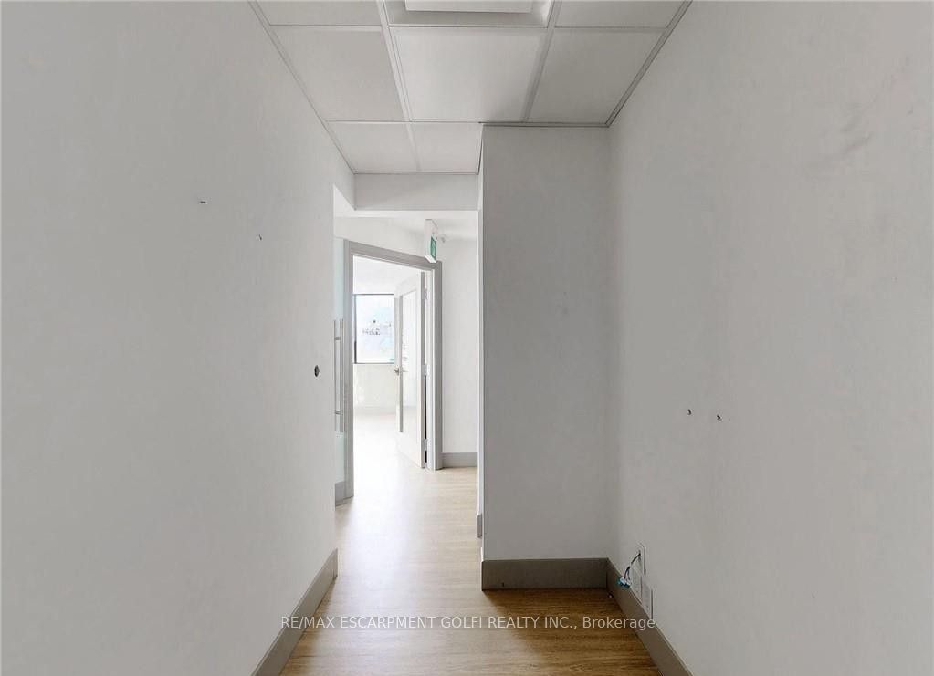 612 Upper James Street Main Fl Property Photo 9
