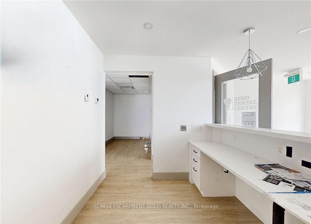 612 Upper James Street Main Fl Property Photo 11