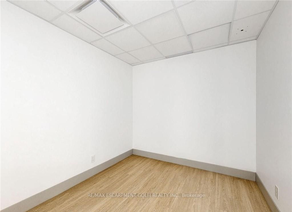 612 Upper James Street Main Fl Property Photo 17