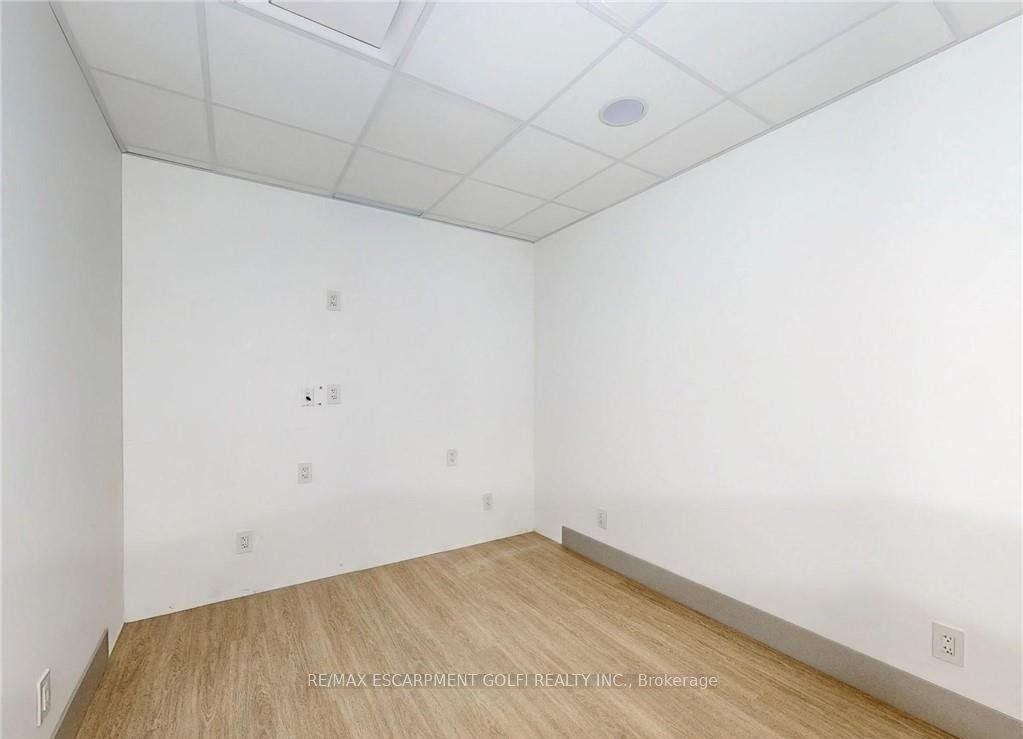 612 Upper James Street Main Fl Property Photo 20