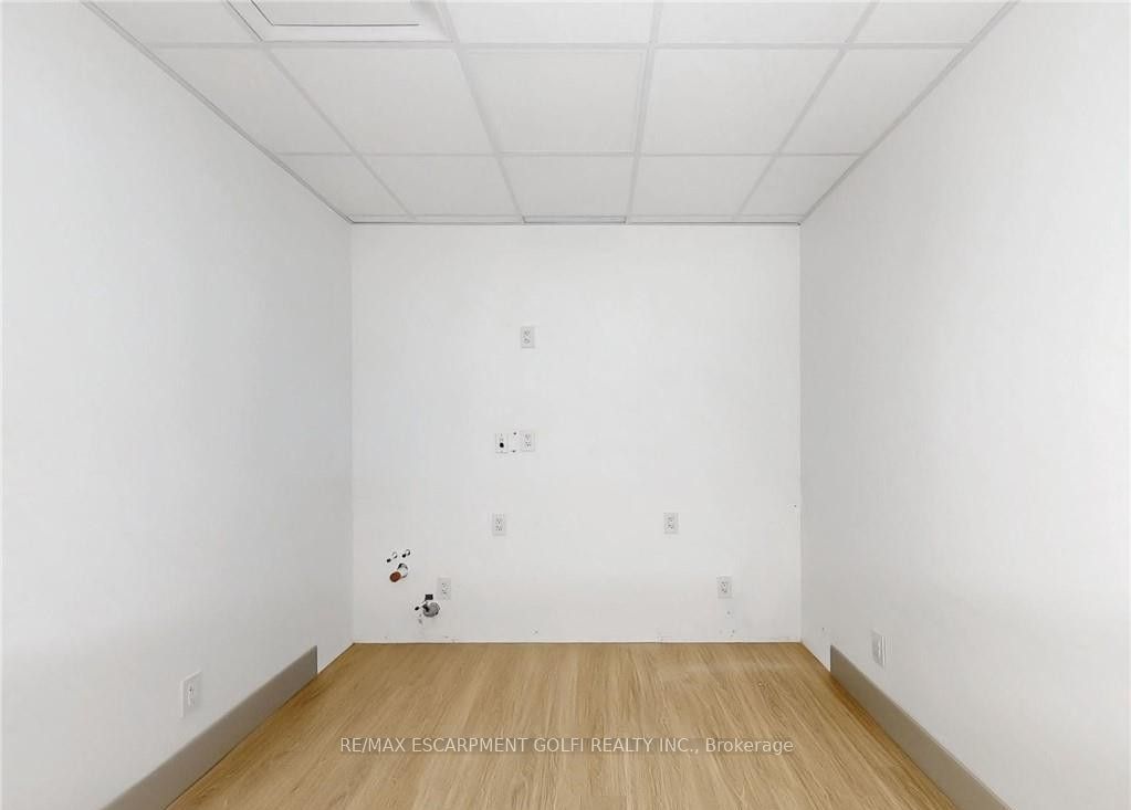 612 Upper James Street Main Fl Property Photo 21
