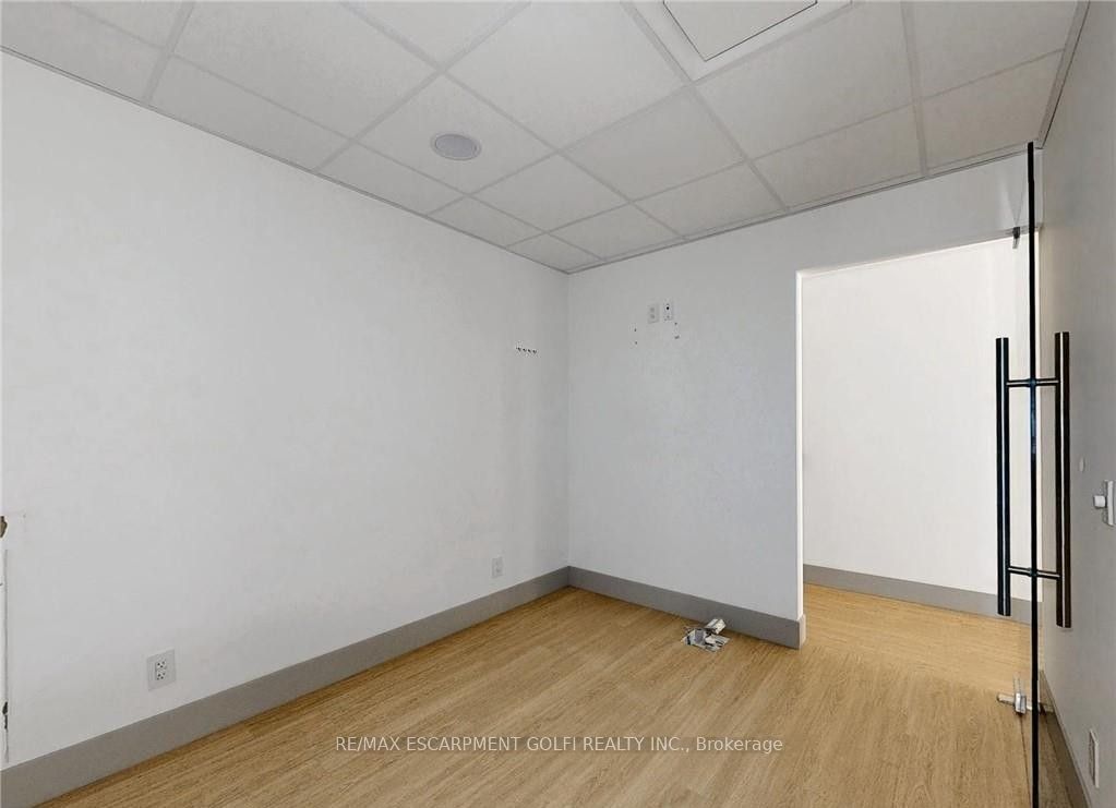 612 Upper James Street Main Fl Property Photo 22