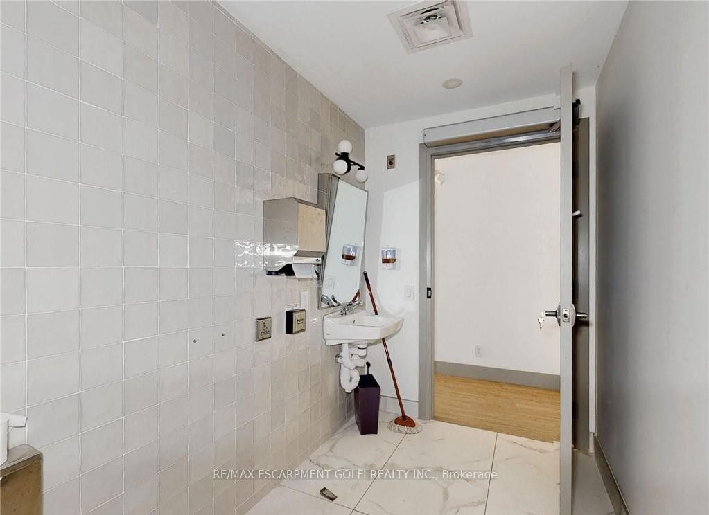 612 Upper James Street Main Fl Property Photo 24