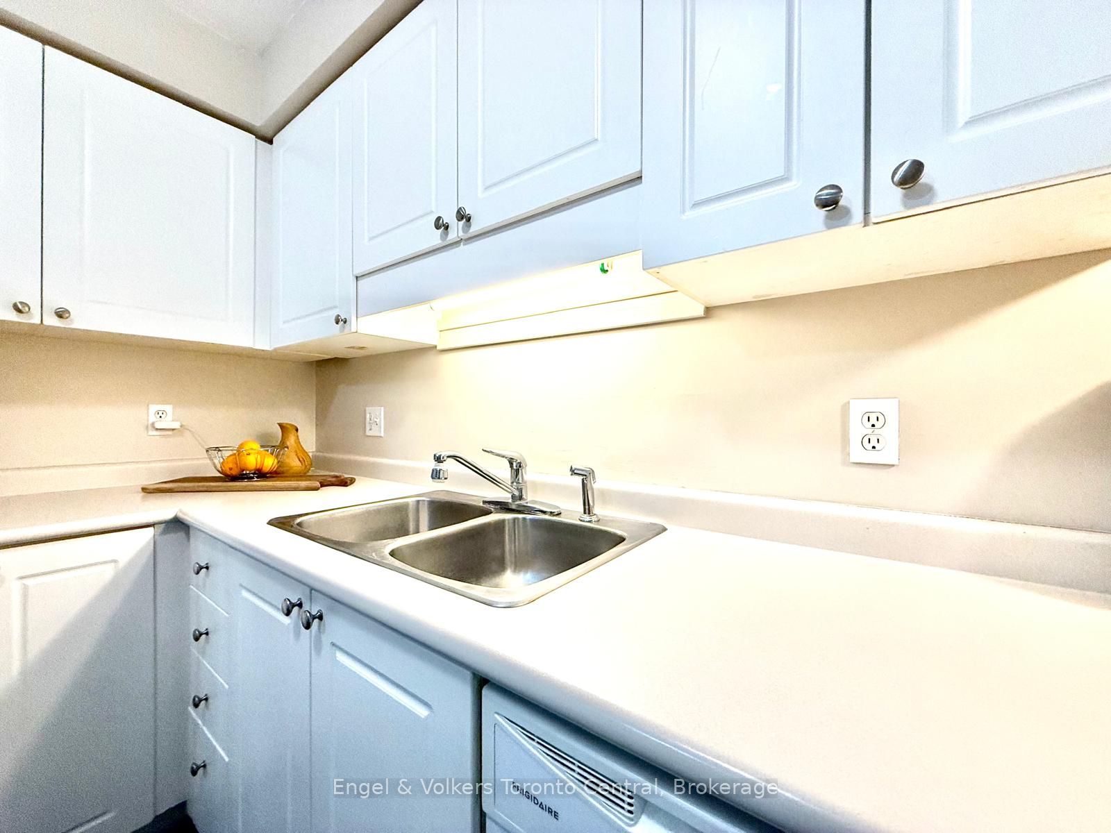 920 Edinburgh Road S 9 Property Photo 10