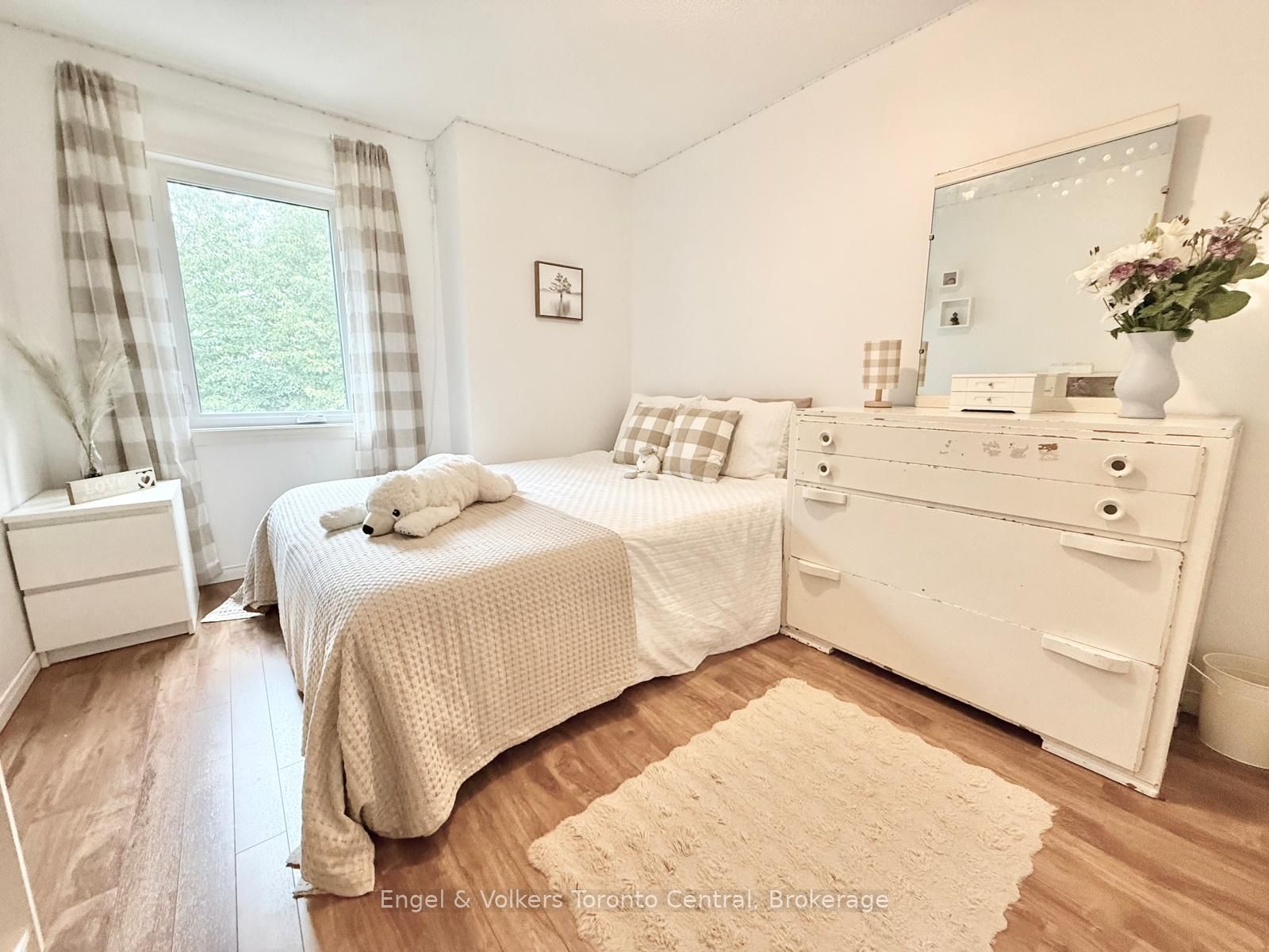 920 Edinburgh Road S 9 Property Photo 23