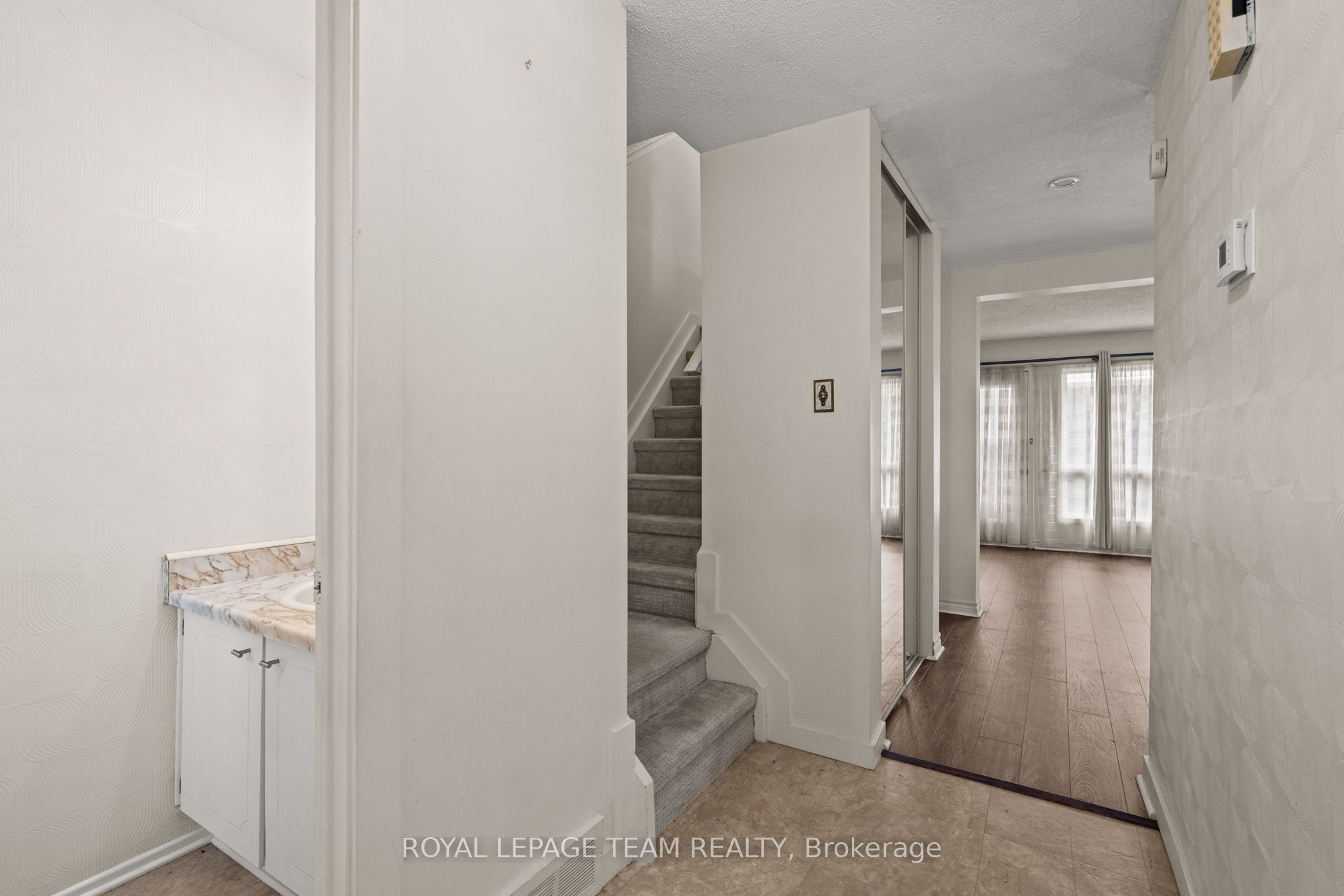 73 Foxfield Drive E Property Photo 5