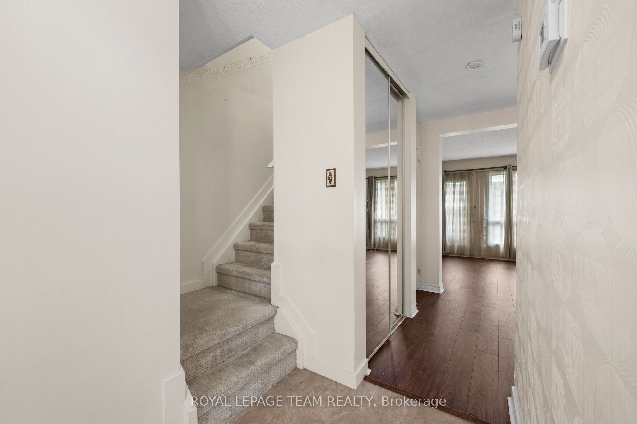 73 Foxfield Drive E Property Photo 18