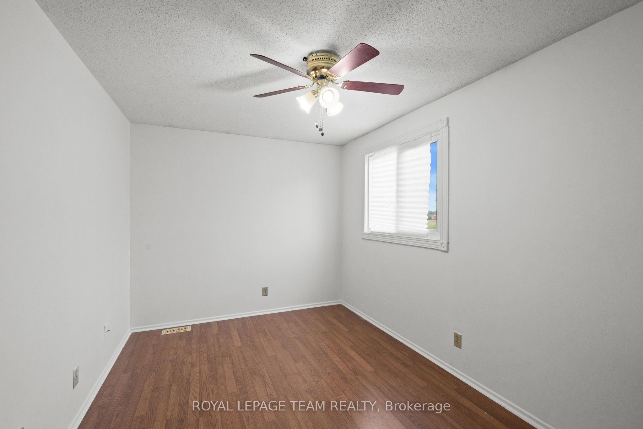 73 Foxfield Drive E Property Photo 27