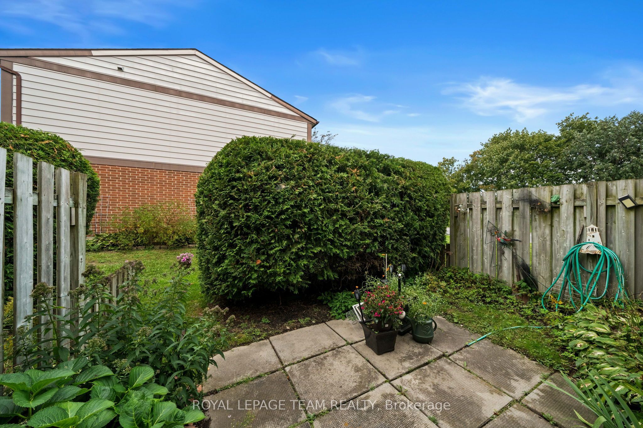 73 Foxfield Drive E Property Photo 33