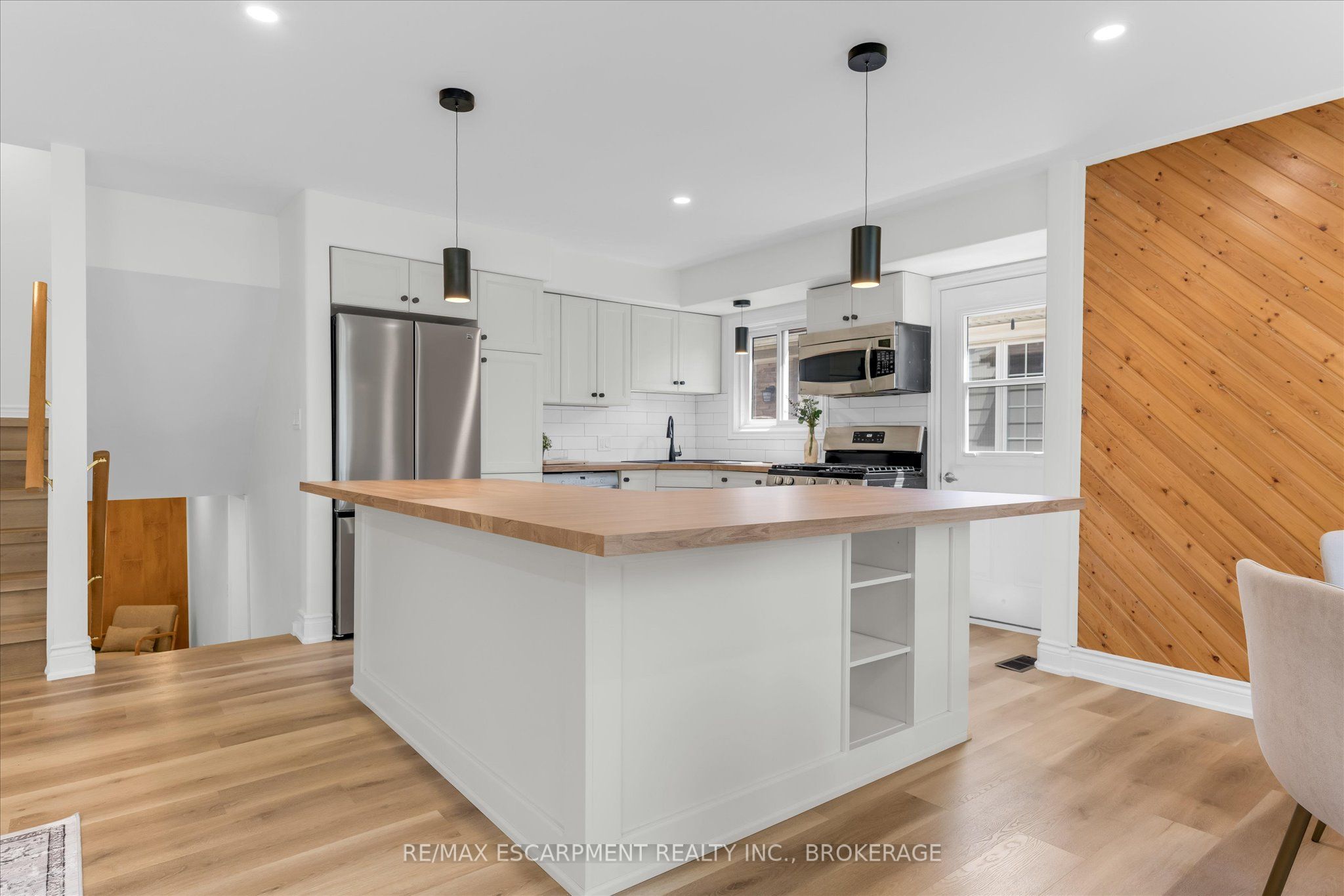 49 Grove Avenue Property Photo 6