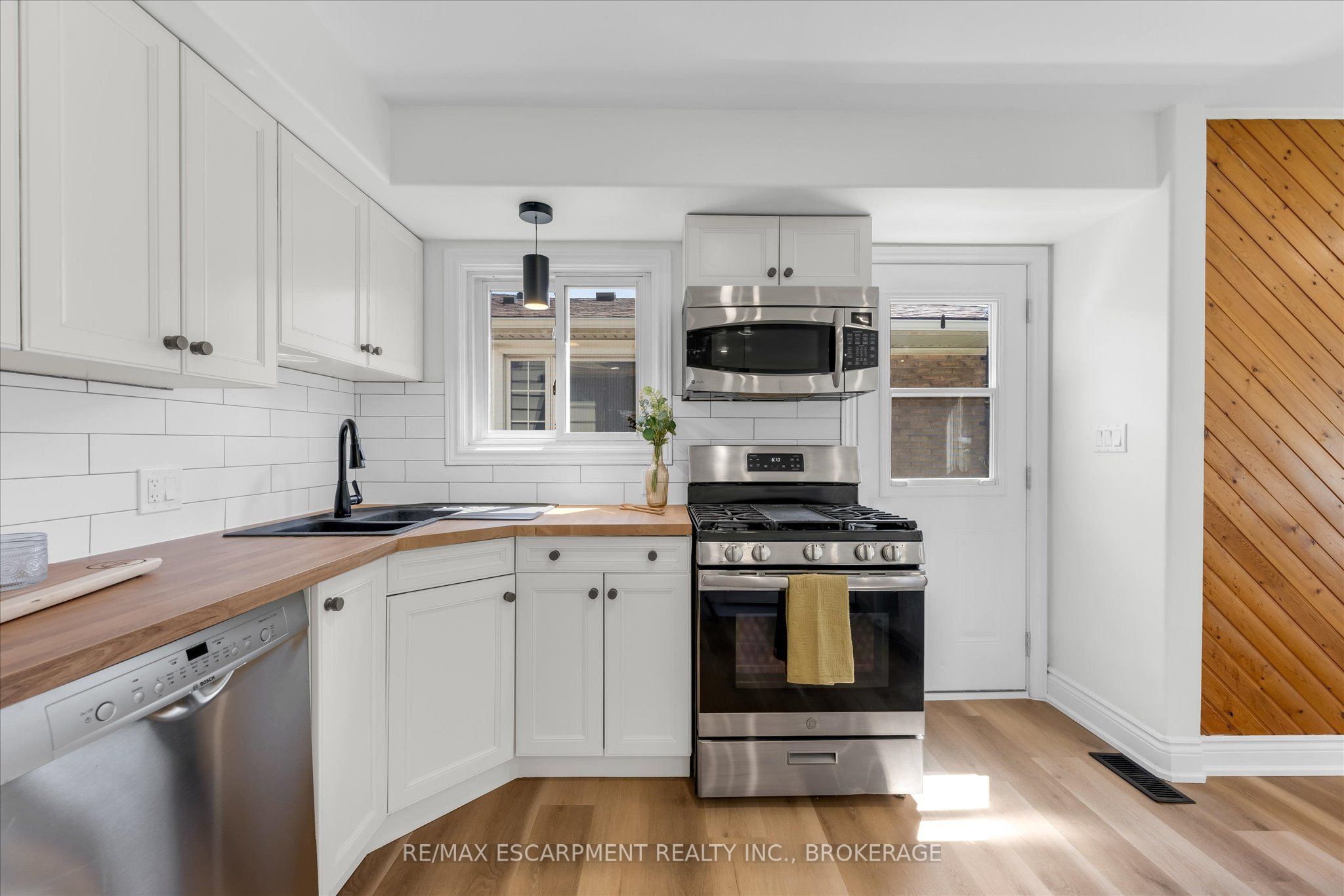 49 Grove Avenue Property Photo 8