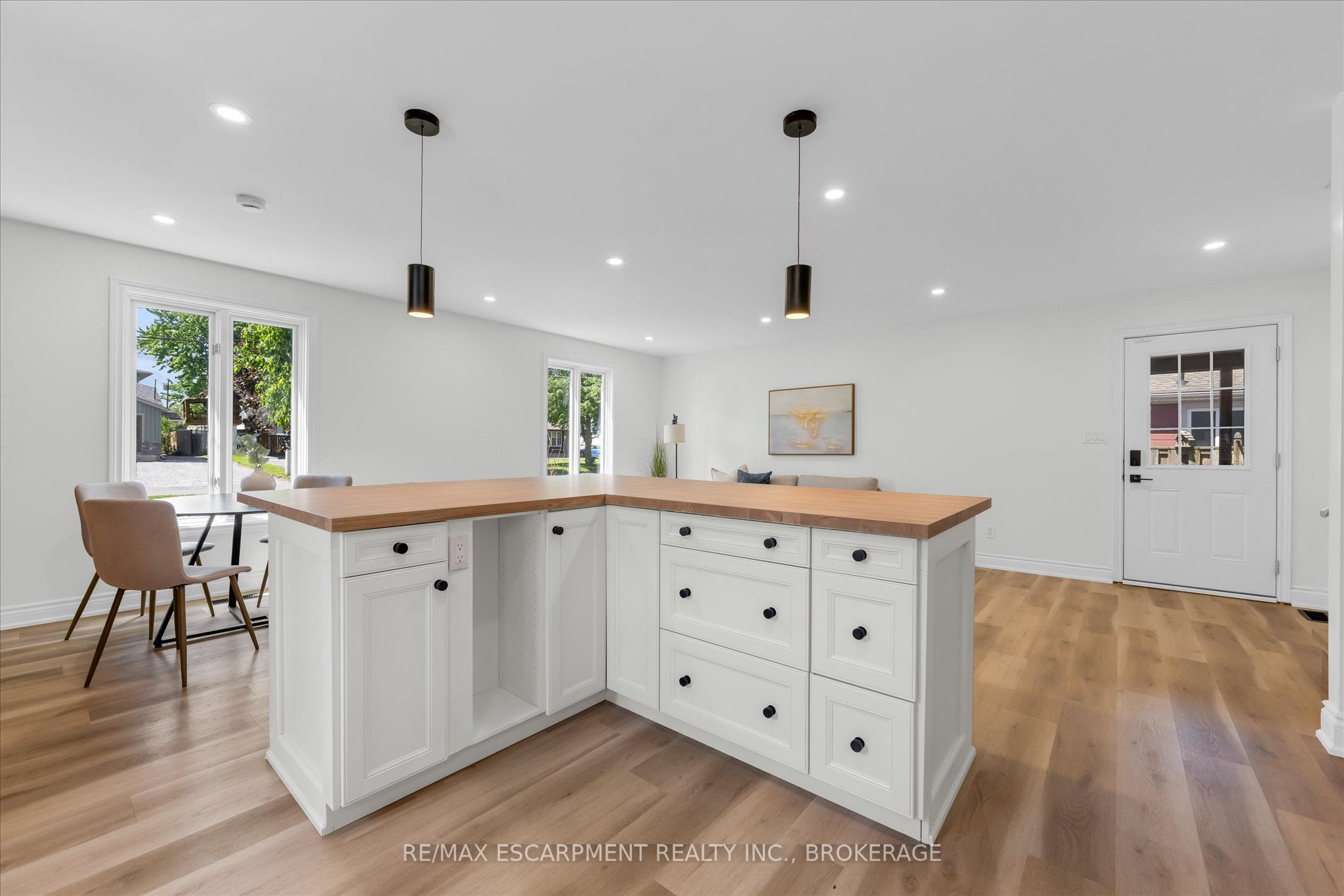 49 Grove Avenue Property Photo 9