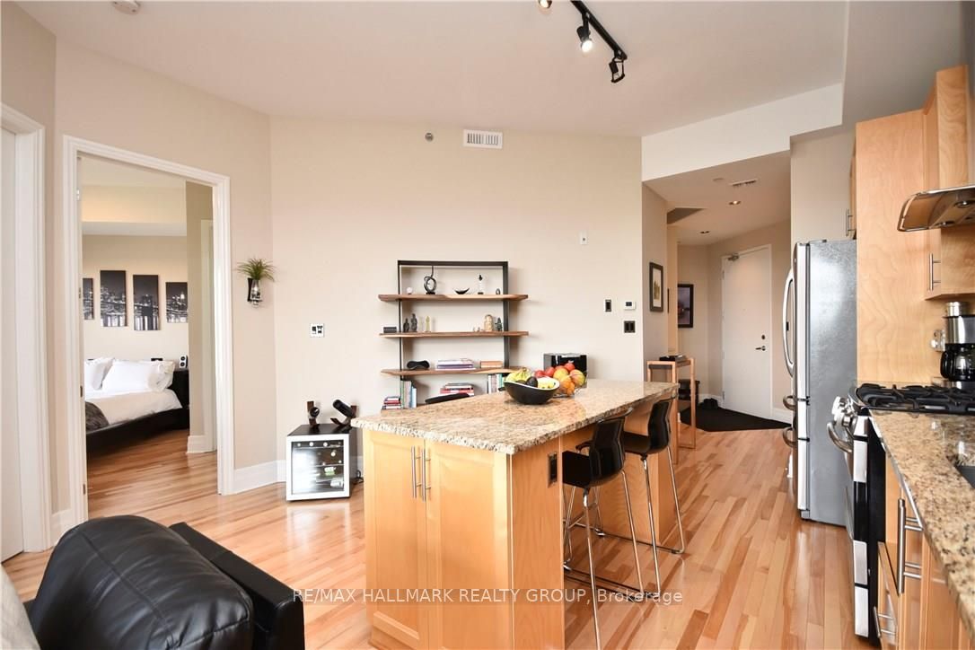 808 Bronson Avenue 408 Property Photo 6