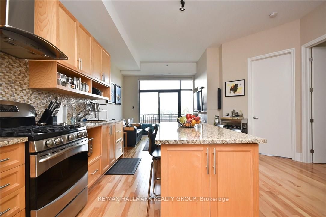 808 Bronson Avenue 408 Property Photo 8