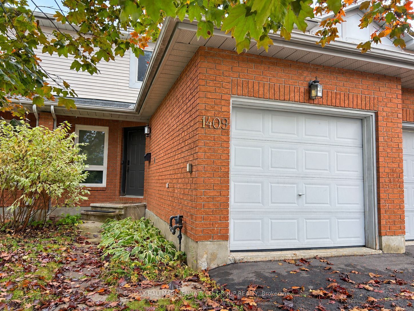 1409 Caravel Crescent Property Photo 2