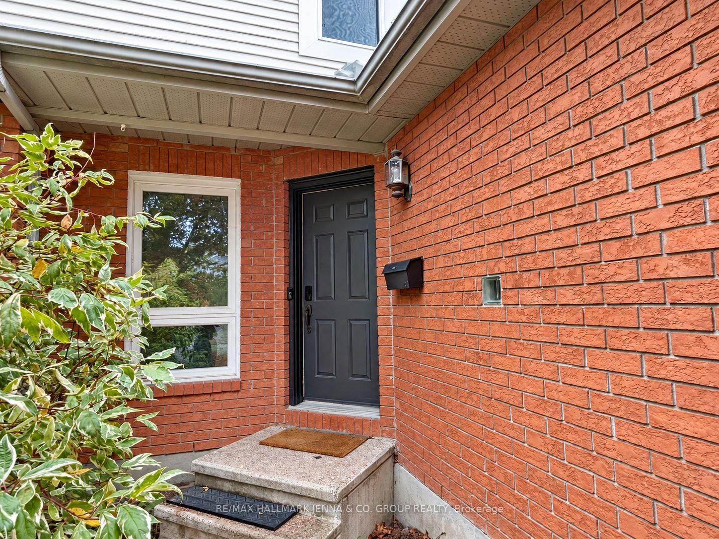 1409 Caravel Crescent Property Photo 3