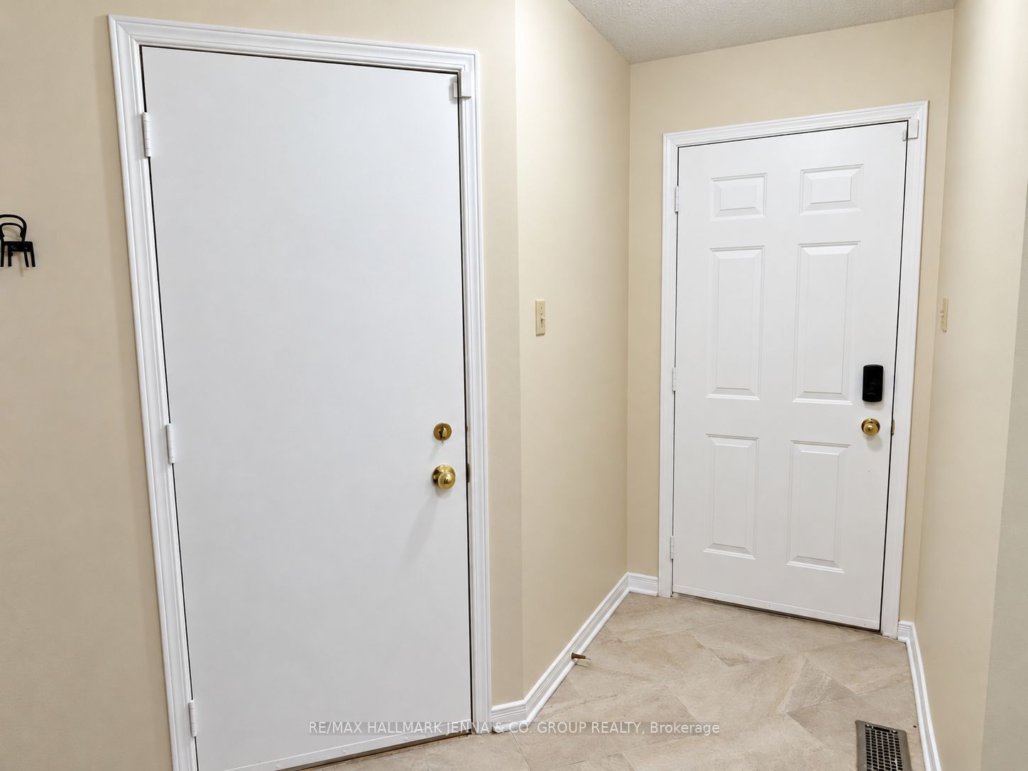 1409 Caravel Crescent Property Photo 5