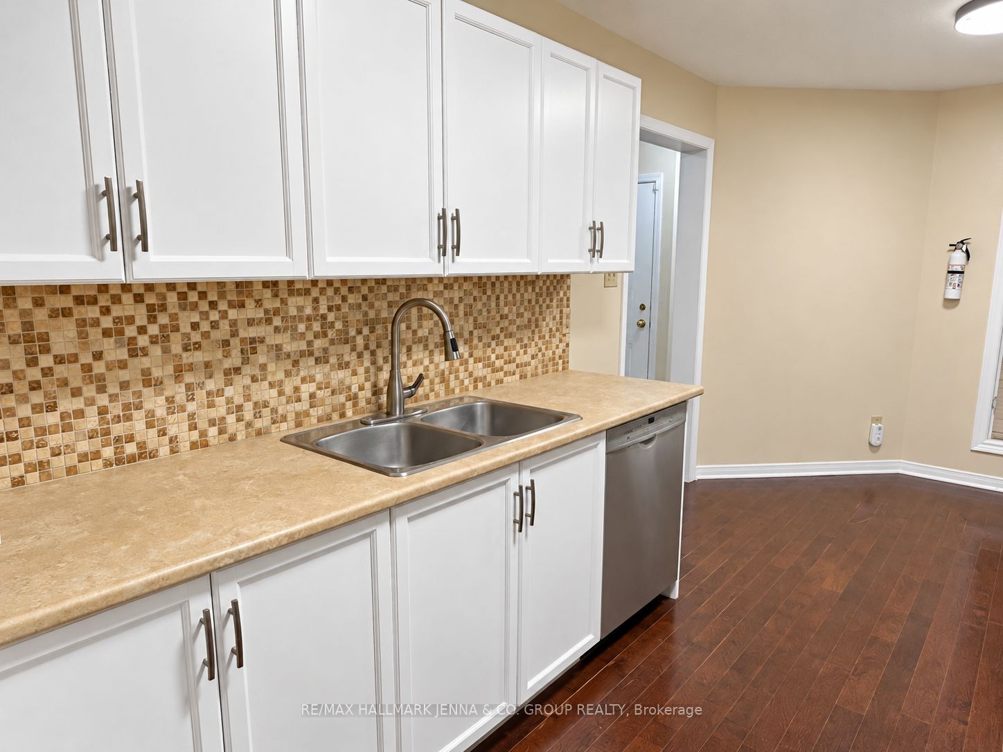 1409 Caravel Crescent Property Photo 7