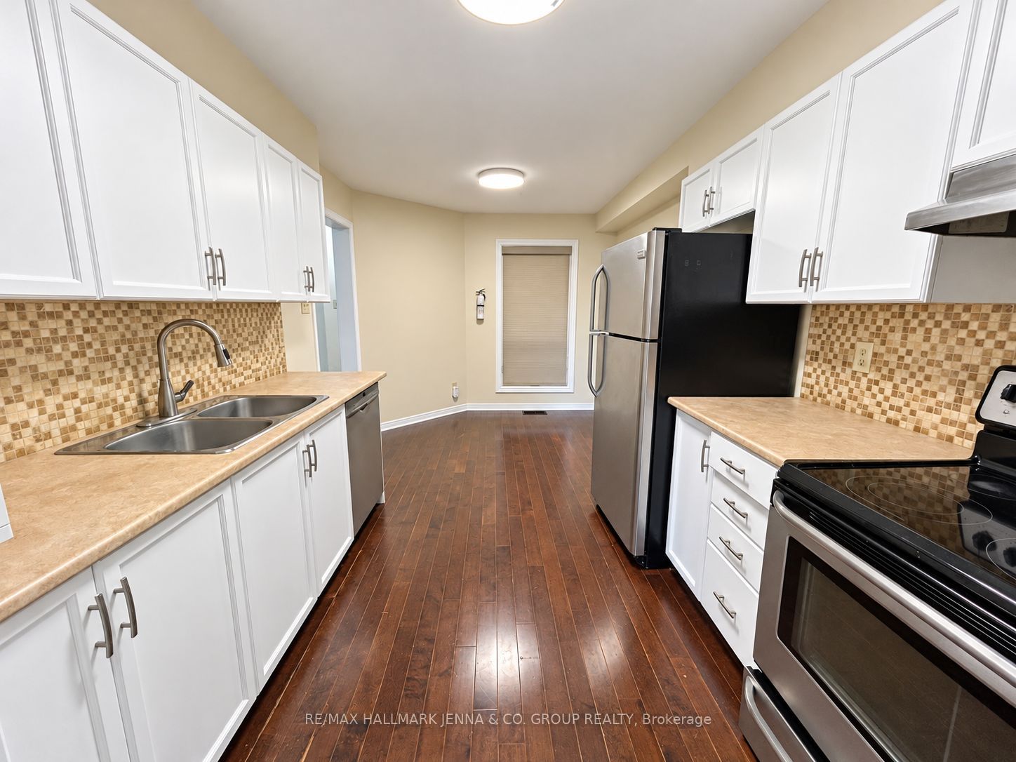 1409 Caravel Crescent Property Photo 8