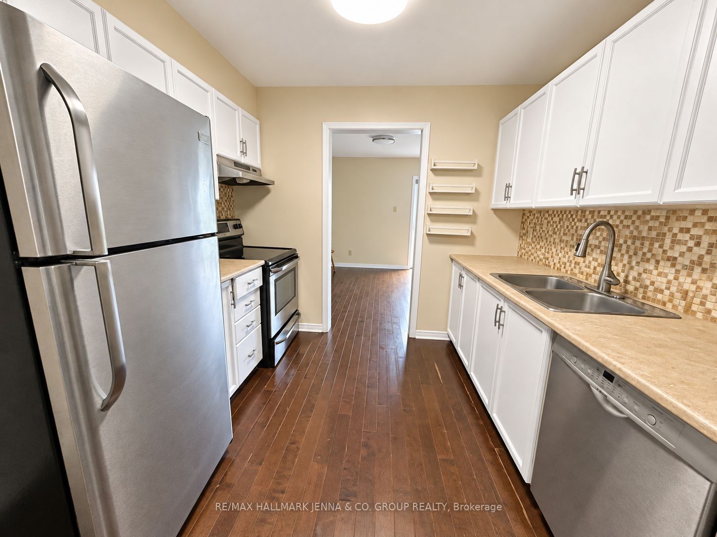 1409 Caravel Crescent Property Photo 9