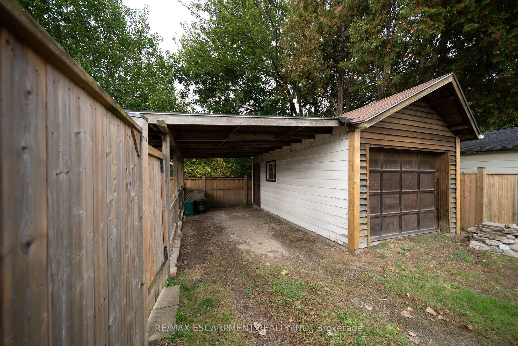 364 Wellington Street Property Photo 5