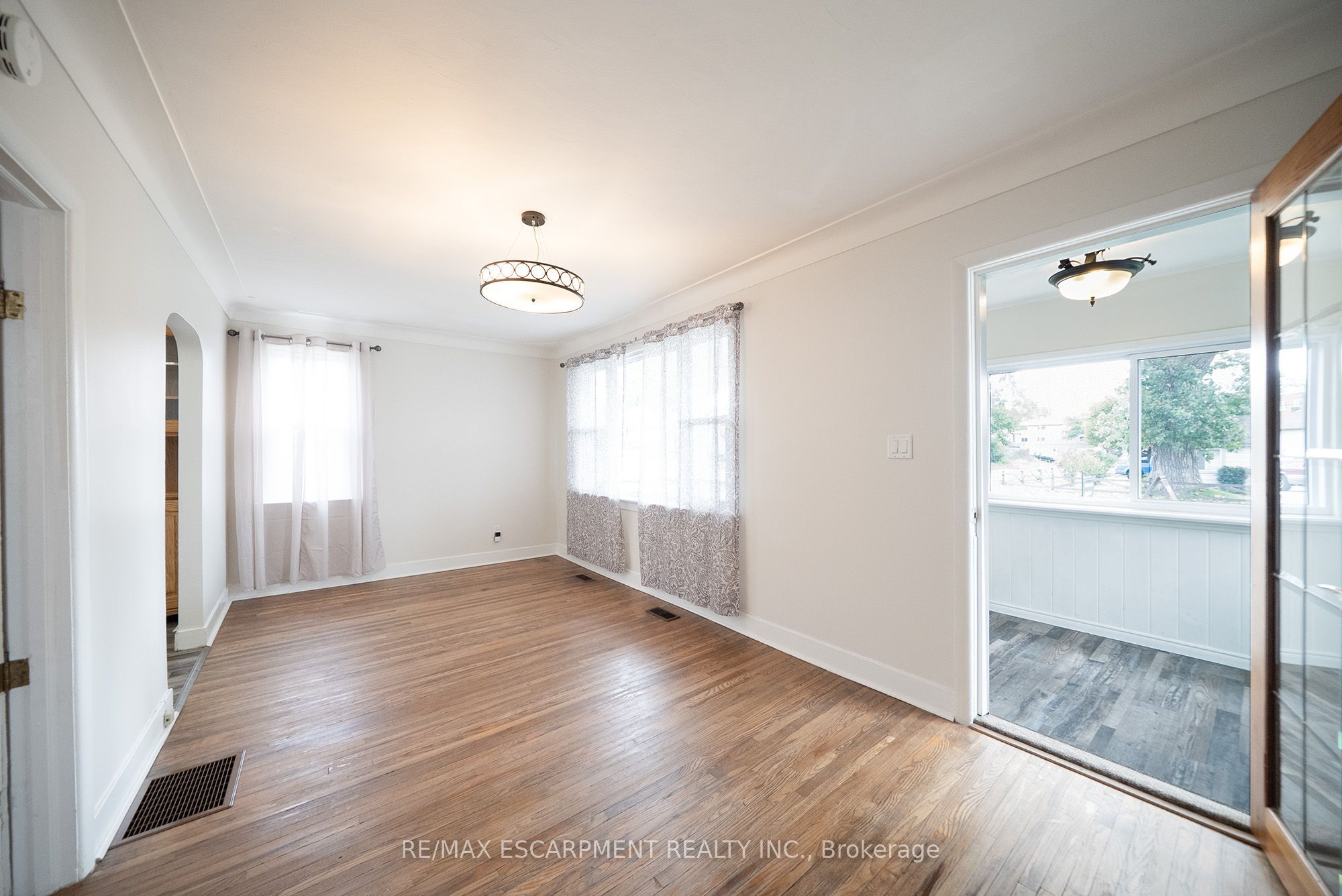 364 Wellington Street Property Photo 8