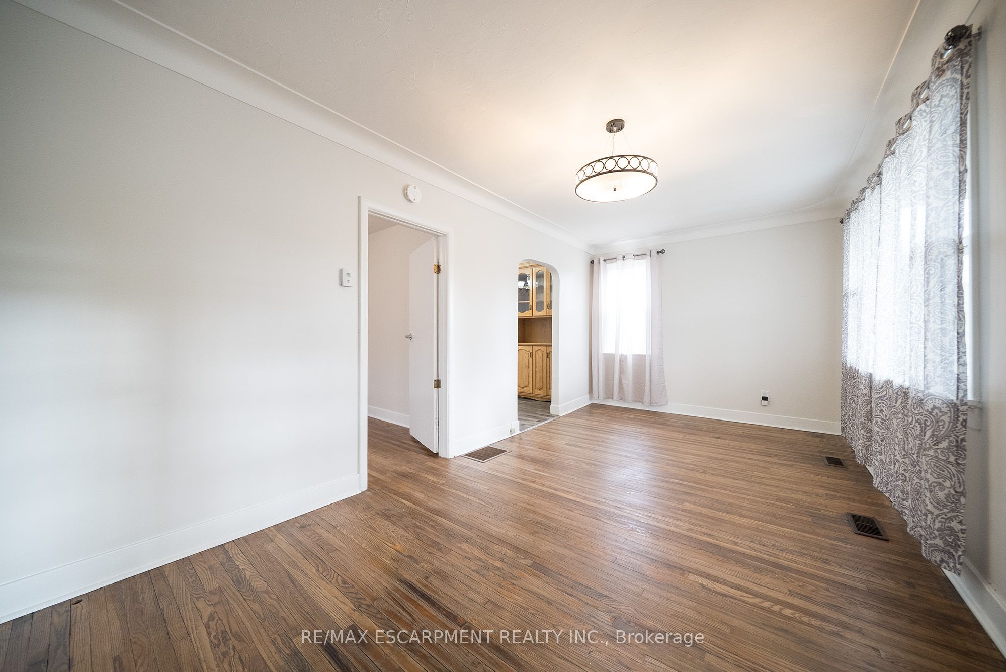 364 Wellington Street Property Photo 9