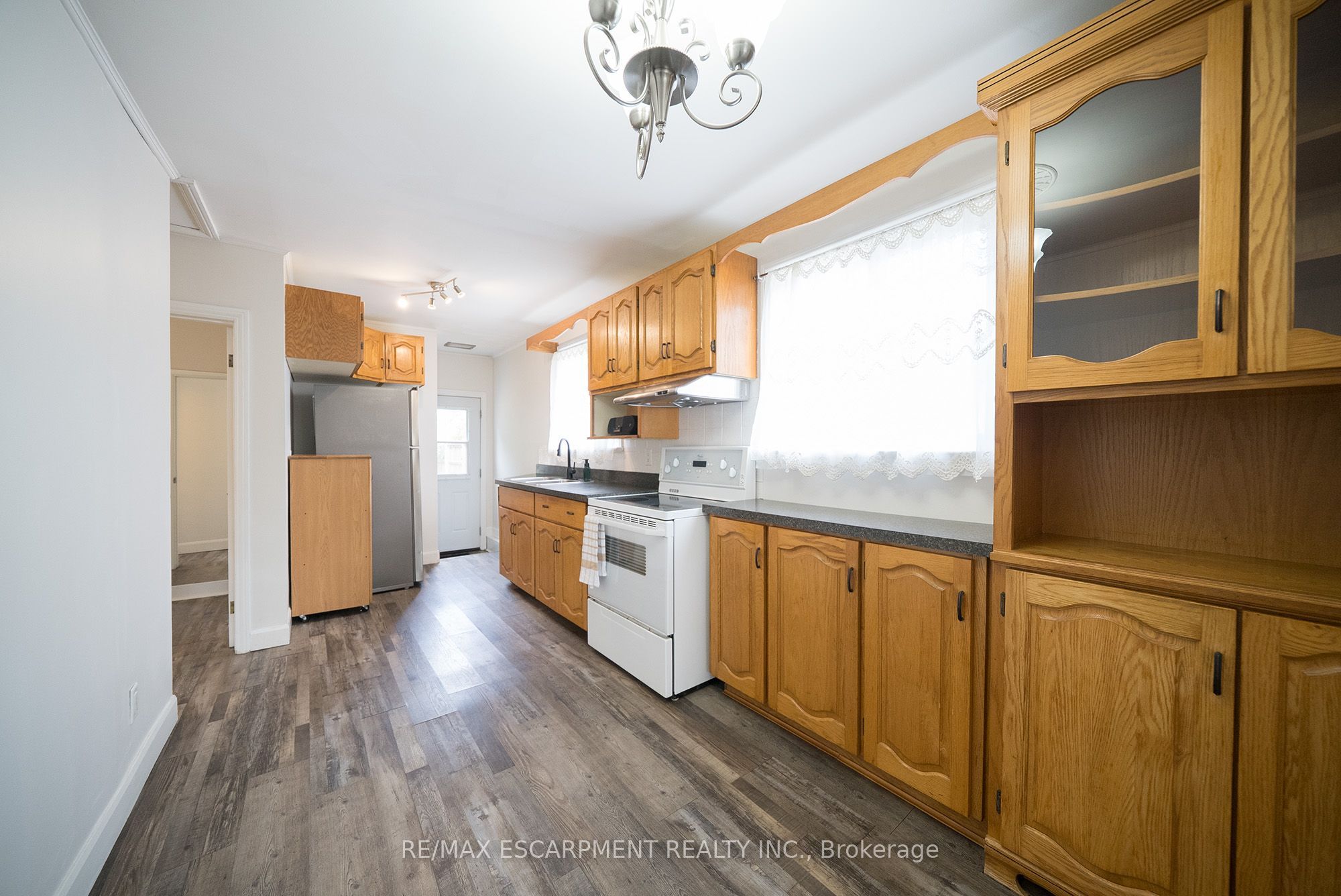 364 Wellington Street Property Photo 10