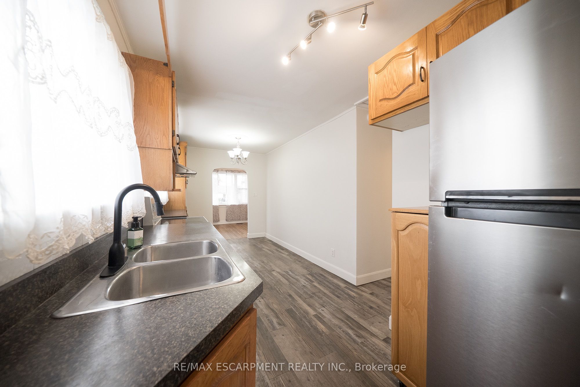 364 Wellington Street Property Photo 11