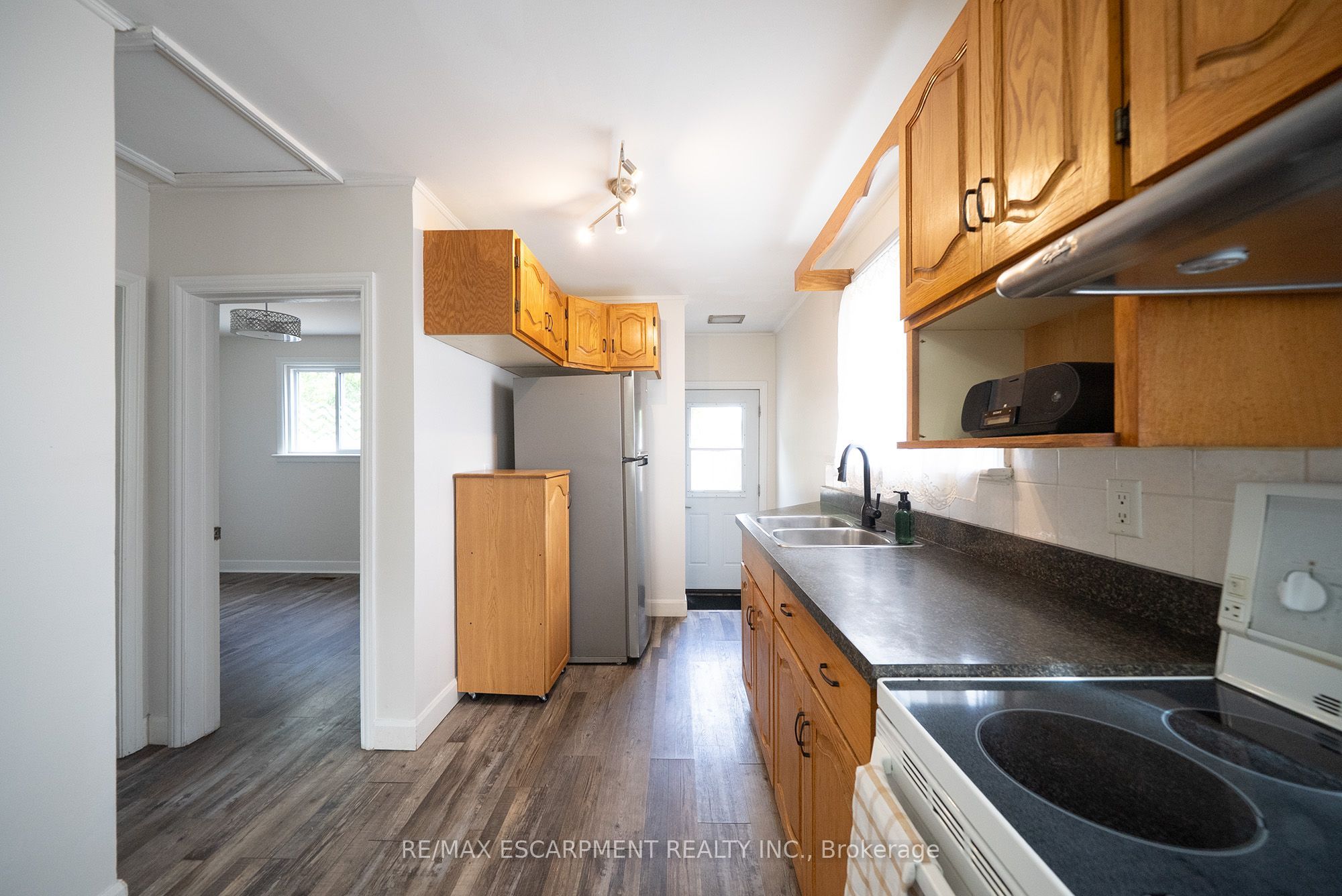 364 Wellington Street Property Photo 12