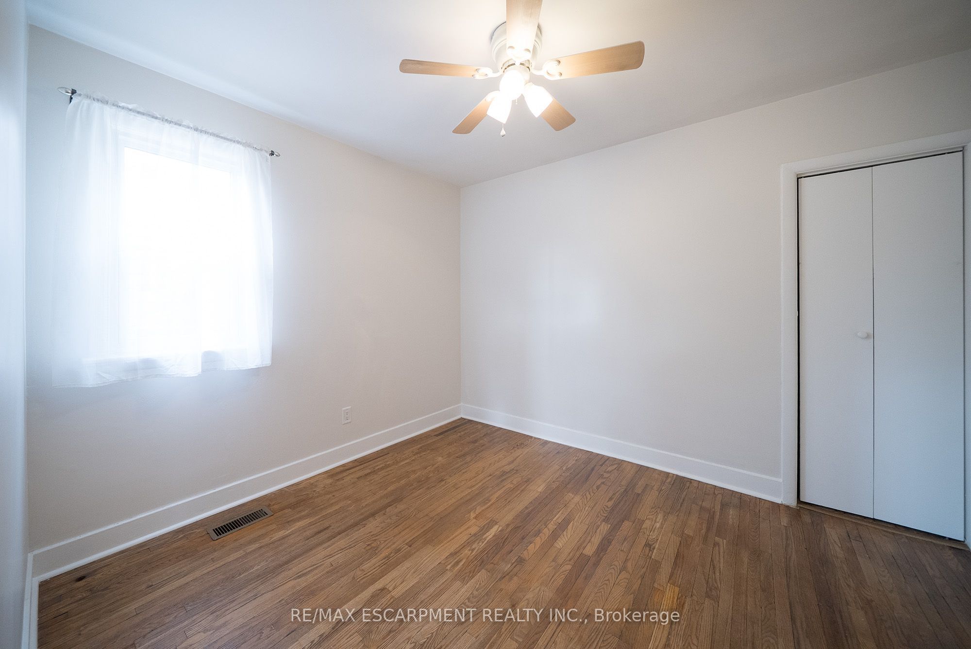 364 Wellington Street Property Photo 16