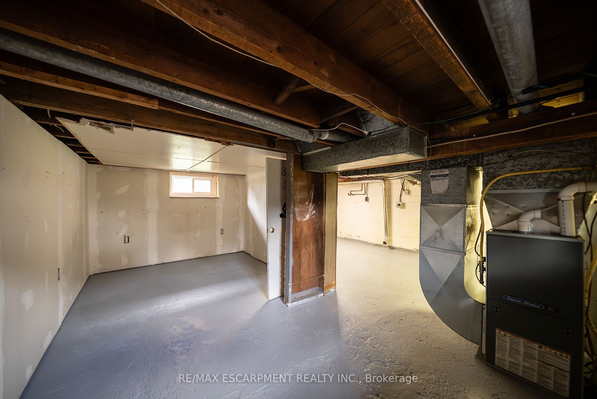 364 Wellington Street Property Photo 22
