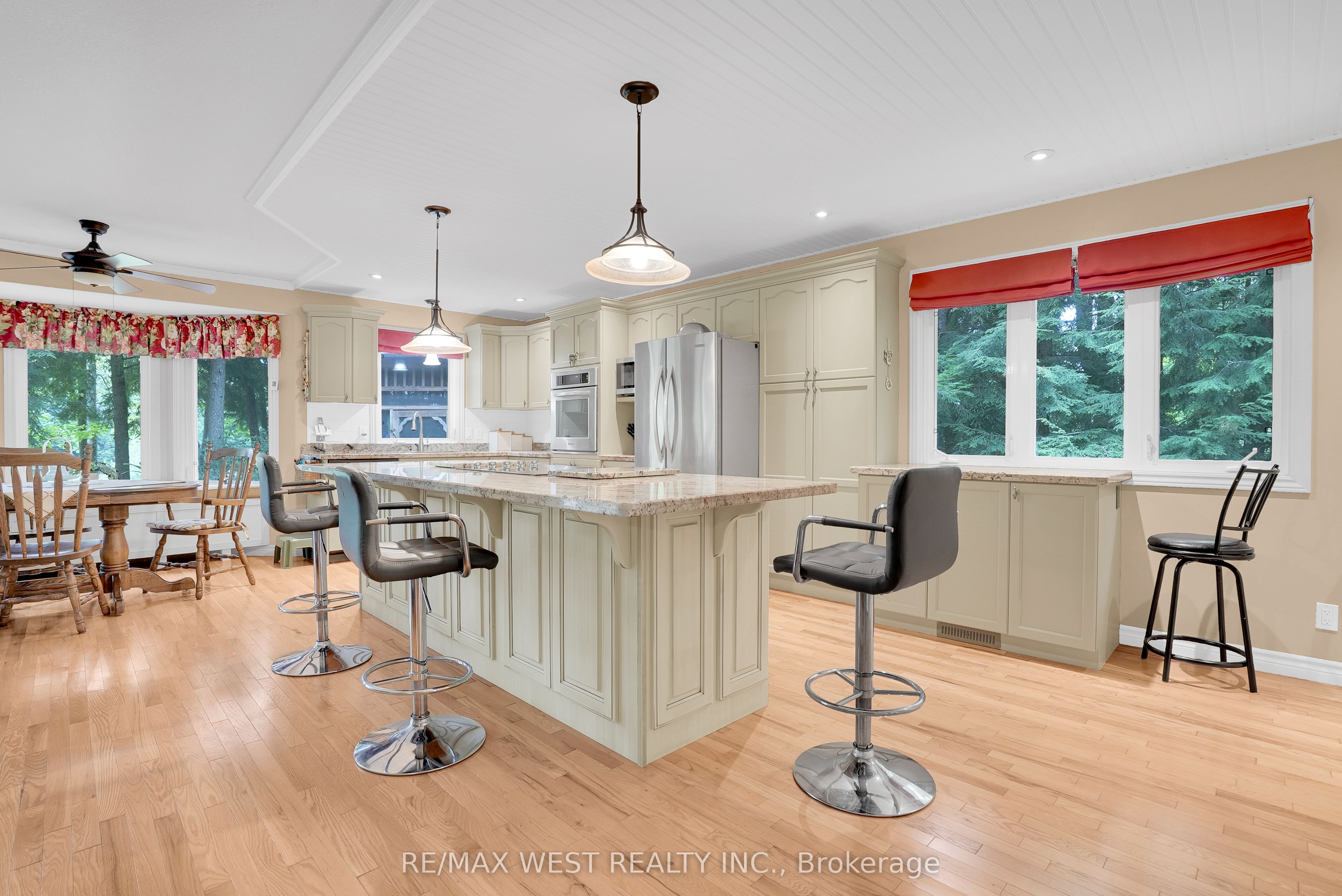 20 Deerhurst Highlands Drive Property Photo 4
